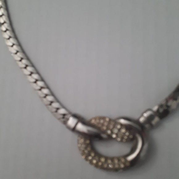 Neckless snake like skin chain design with gorgeous front beats embodied - Picture 3 of 6